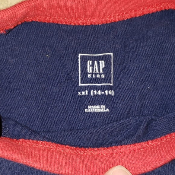 Boys Gap long sleeve tshirt - Picture 2 of 4